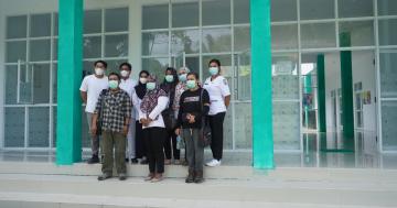 NZMATES team with Head of the Puskesmas, doctor and nurses in front of Ujir Health Care Center