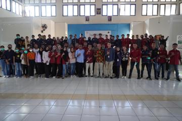 Taking photo together at the end of the training 