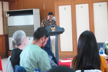 Pak Winner Sianipar speaks on behalf of PLN.