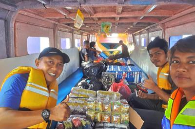 NZMATES Team inside the boat to Tahalupu 